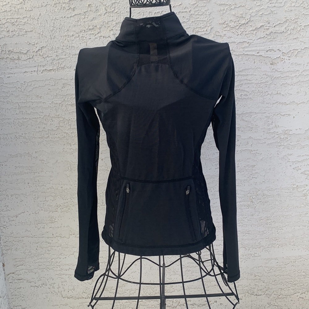 Lululemon Mesh Define Jacket - Picture 9 of 15